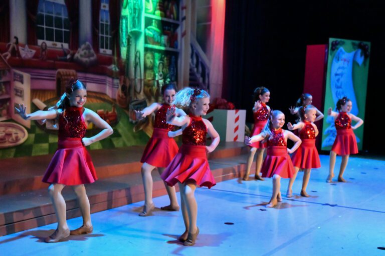 2022ChristmasInToyland416